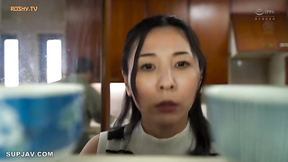 [ROE-256] The most beloved woman falls. A commemorative trip for Mothers Day with just the two of us