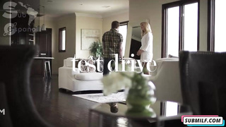 Mona Wales - Prueba de conducción con la suegra Sub Esp