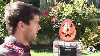 Sexy chica con tetas pequeñas