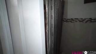 free porn Espiando a Mamá Termina en Follada