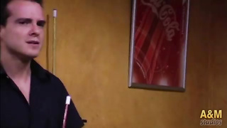 Follan a Española delante del marido, ella lo disfruta. Español anal