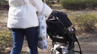 [OFES-005] Busty mom debt collection home visit RPE ~Right beside husband, son, and mom friend~ Reia