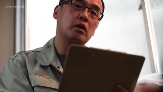 [DVAJ-704] A NEET unemployed woman from the job center is useless and makes mistakes, but her volupt