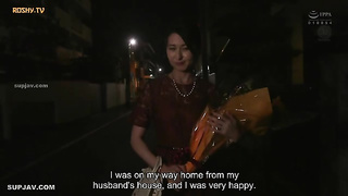 [ROE-099] I, who was not the hottest guy in my class, fucked my longed-for homeroom teacher at a hot 2 video