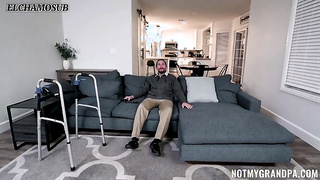 Emma Sirus - Abuelo va a casa de su nieta y la convence de follar para olvidar sub esp
