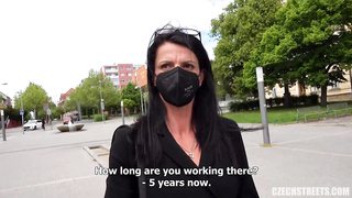 Milf using vibrator in public for the first time - Czech Street