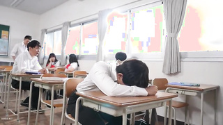 [HMN-732] The straight-A student who saved me has her uniform stolen by the class delinquents, and I