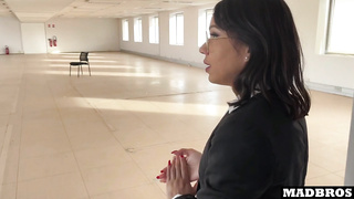 Cristina porn - Real Estate Agent Fucked During A Visit -